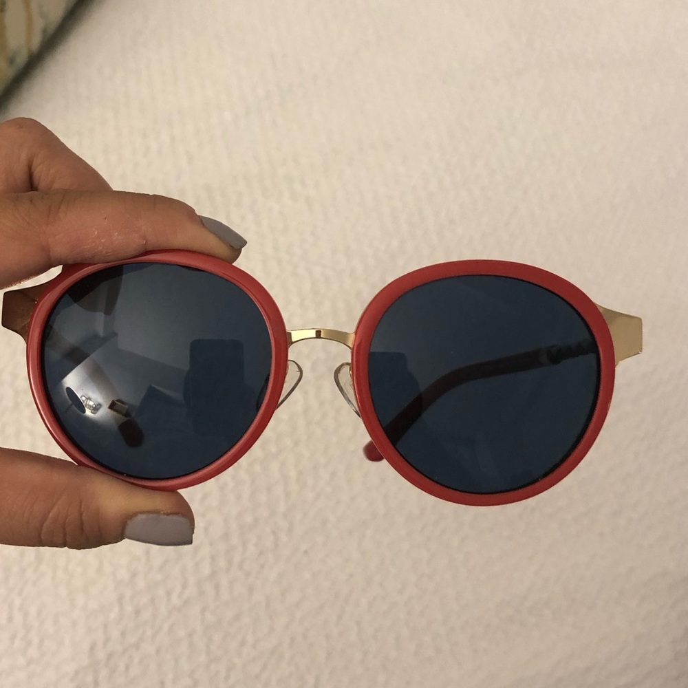 Adorable sunglasses barely worn